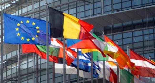 Bandiere dell'Europa e di altri Paesi